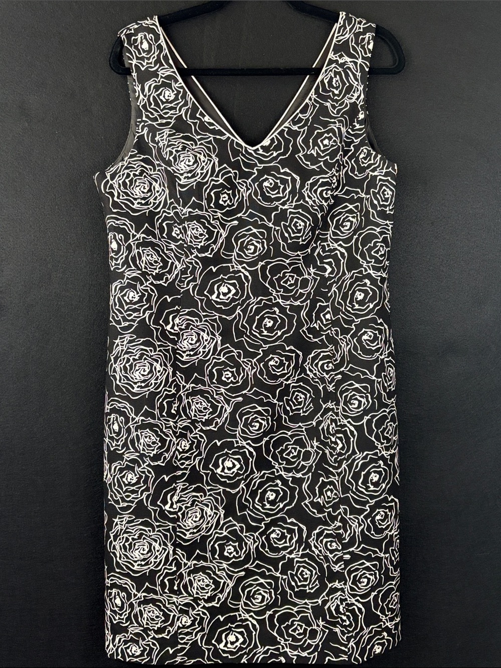 Precis Petit Sleeveless V-Neck Black Midi Dress with White Rose Print size 12/L